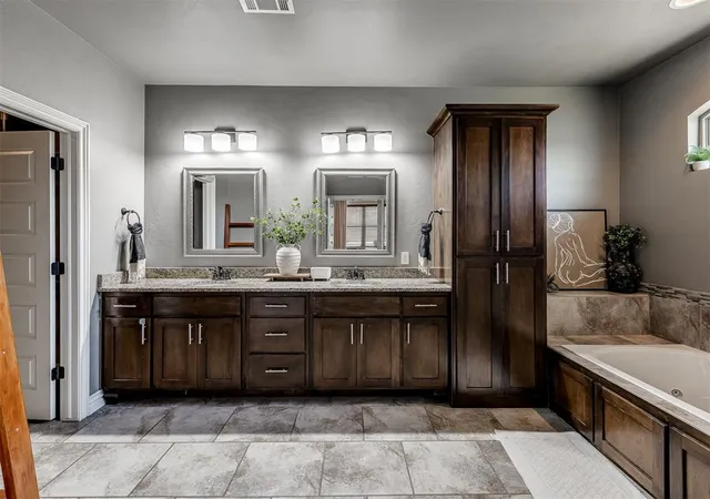 5th image of 1404 Katelyn Ct, Yukon, OK 73099 | MLS# 1235470