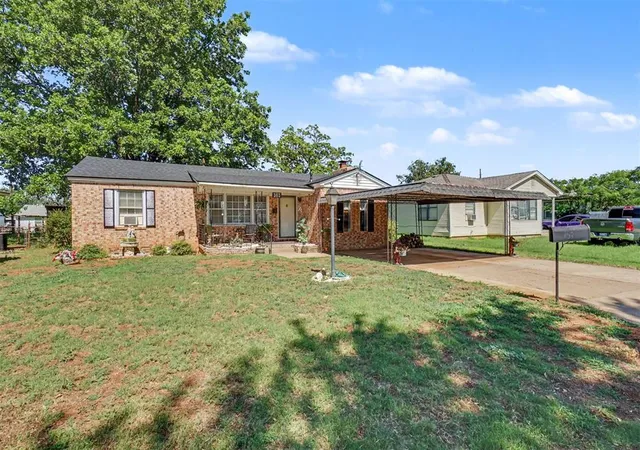 Homes for sale in Elk City, OK | 161 Blackburn Blvd, Elk City, OK 73644 | MLS# 1235491