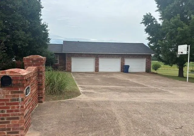 Homes for sale in Lindsay, OK | 700 Lola St, Lindsay, OK 73052 | MLS# 1235504