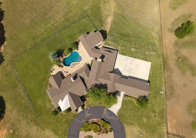 Photo 4 of Single family home for sale at 3150 W Waterloo Rd, Edmond, OK 73025 | MLS# 1235513 | Listing updated on 2026-08-14