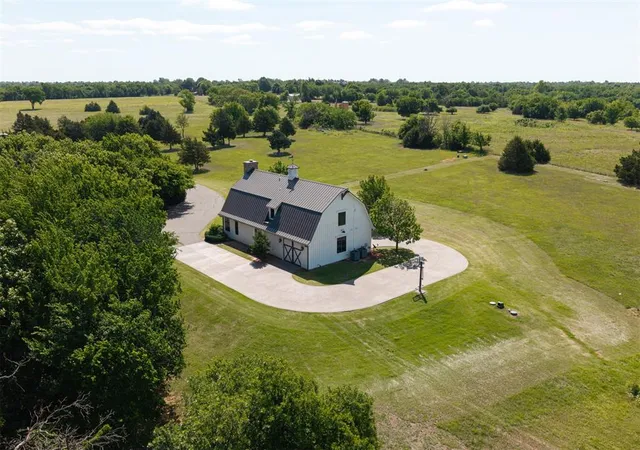 Photo 2 of Single family home for sale at 3110 W Waterloo Rd, Edmond, OK 73025 | MLS# 1235516 | Listing updated on 2026-06-19