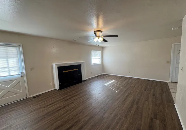Listing Photo 3 - Condo for sale in building located at 3600 N Willow Springs Dr, Oklahoma City, OK 73112