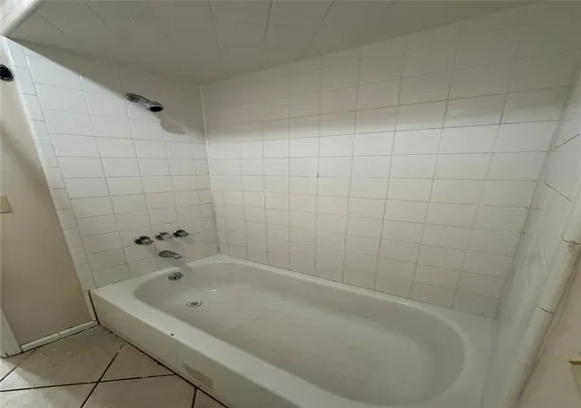 Listing Photo 2 - Condo for sale in building located at 3600 N Willow Springs Dr, Oklahoma City, OK 73112 - Unit #