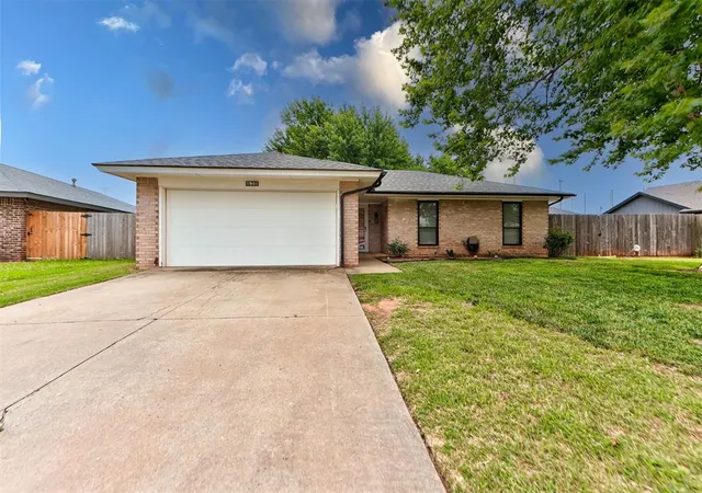 Homes for sale in Mustang, OK | 630 S Heights Dr, Mustang, OK 73064 | MLS# 1235529