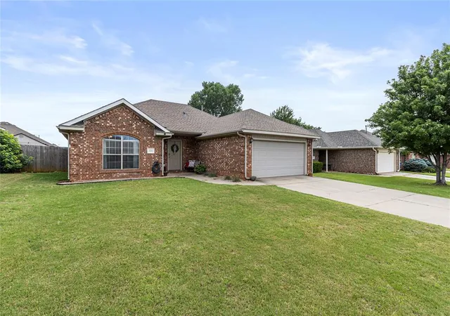 Homes for sale in Mustang, OK | 624 E Greenwood Ln, Mustang, OK 73064 | MLS# 1235555