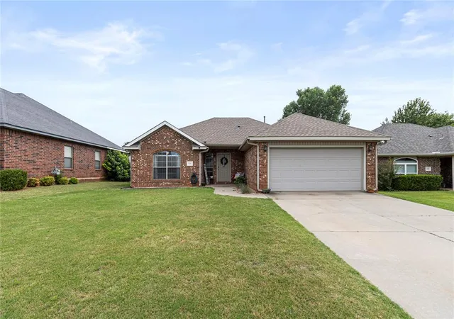 Homes for sale in Mustang, OK | 624 E Greenwood Ln, Mustang, OK 73064 | MLS# 1235555