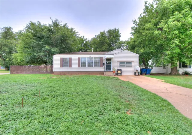 Homes for sale in Chickasha, OK | 1728 S 20th St, Chickasha, OK 73018 | MLS# 1235562