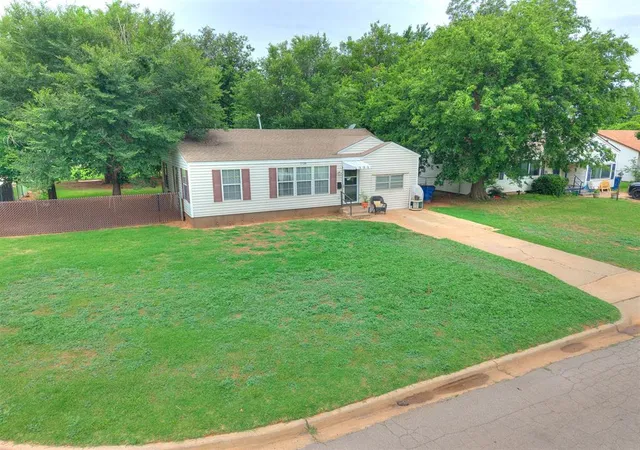 Homes for sale in Chickasha, OK | 1728 S 20th St, Chickasha, OK 73018 | MLS# 1235562