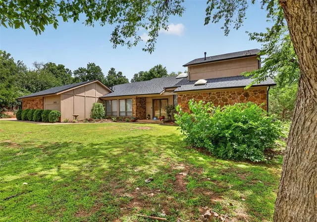 Photo 3 of Single family home for sale at 2620 Lost Trl Rd, Edmond, OK 73012 | MLS# 1235629 | Listing updated on 2026-09-03