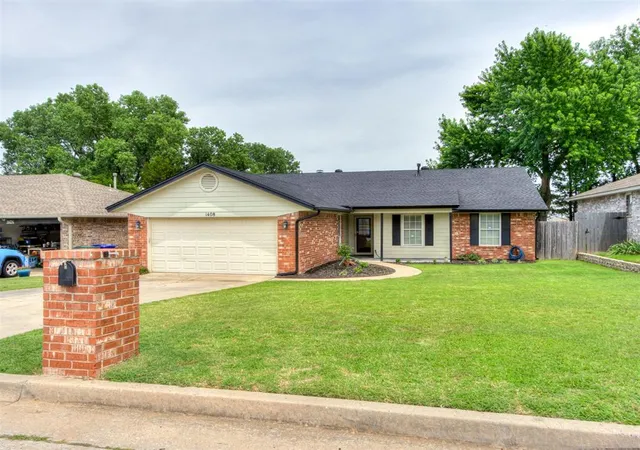 Homes for sale in Midwest City, OK | 1408 Nottoway Dr, Midwest City, OK 73130 | MLS# 1235640
