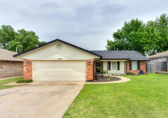 Homes for sale in Midwest City, OK | 1408 Nottoway Dr, Midwest City, OK 73130 | MLS# 1235640