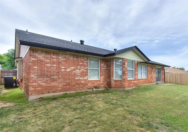 Homes for sale in Midwest City, OK | 1408 Nottoway Dr, Midwest City, OK 73130 | MLS# 1235640