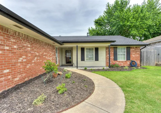 Homes for sale in Midwest City, OK | 1408 Nottoway Dr, Midwest City, OK 73130 | MLS# 1235640