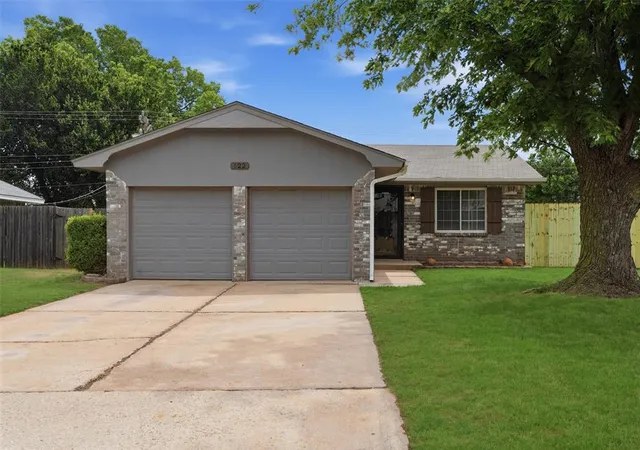 Homes for sale in Mustang, OK | 522 S Meadow Ln, Mustang, OK 73064 | MLS# 1235642