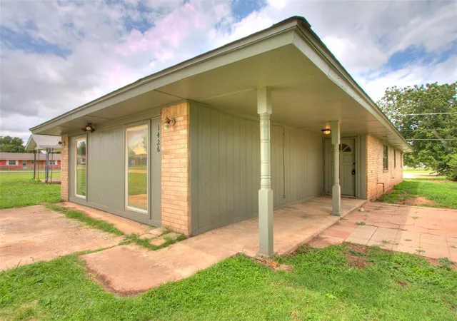 2nd image of 1426 W Watts St, El Reno, OK 73036 | MLS# 1235666