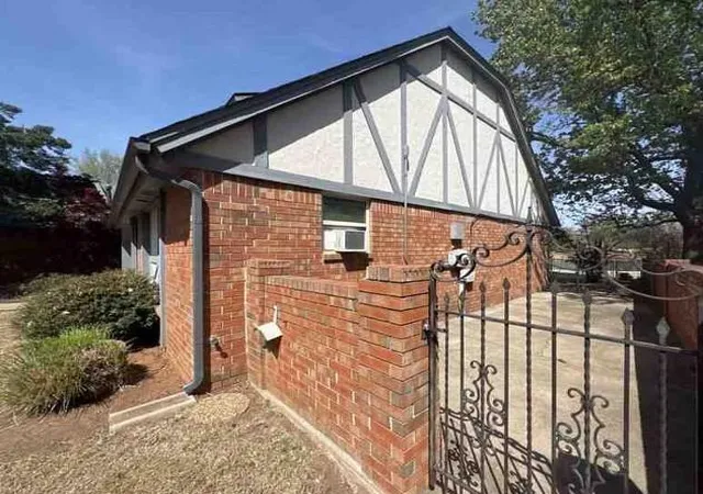 Photo 4 of Single family home for sale at 6105 Kingsbridge Dr, Oklahoma City, OK 73162 | MLS# 1235670 | Listing updated on 2026-09-28