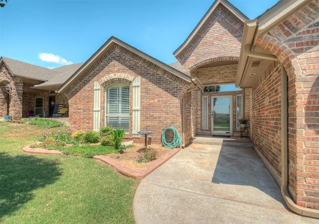 Homes for sale in Moore, OK | 1324 Brice Dr, Moore, OK 73160 | MLS# 1235673
