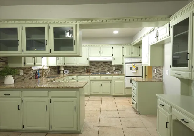 Photo 4 of Single family home for sale at 9009 Lakeaire Dr, Oklahoma City, OK 73132 | MLS# 1235678 | Listing updated on 2026-08-23