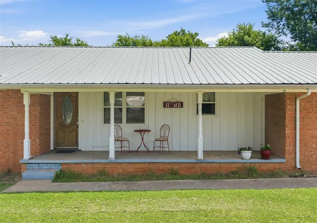 Homes for sale in Elmore City, OK | 602 N Main St, Elmore City, OK 73433 | MLS# 1235703