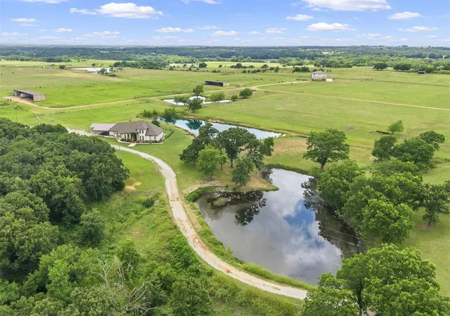 Homes for sale in Elmore City, OK | 29714 E County Road 1640, Elmore City, OK 73433 | MLS# 1235710