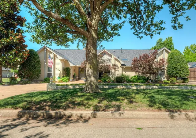 1st image of 804 Glenridge Dr, Edmond, OK 73013 | MLS# 1235727
