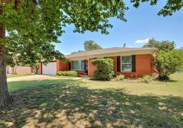 Homes for sale in Oklahoma City, OK | 6524 N Grove Ave, Oklahoma City, OK 73132 | MLS# 1235731