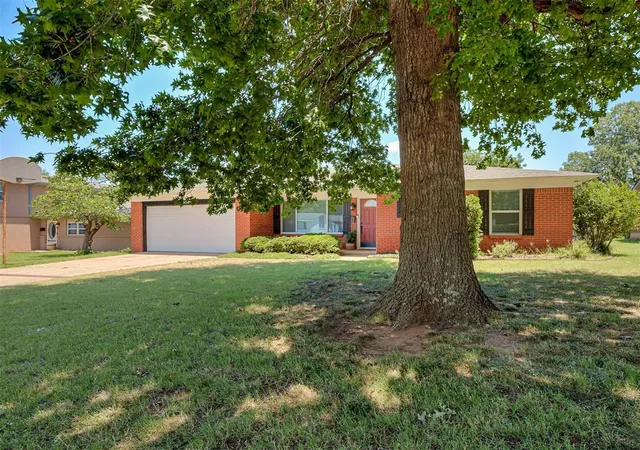 Homes for sale in Oklahoma City, OK | 6524 N Grove Ave, Oklahoma City, OK 73132 | MLS# 1235731