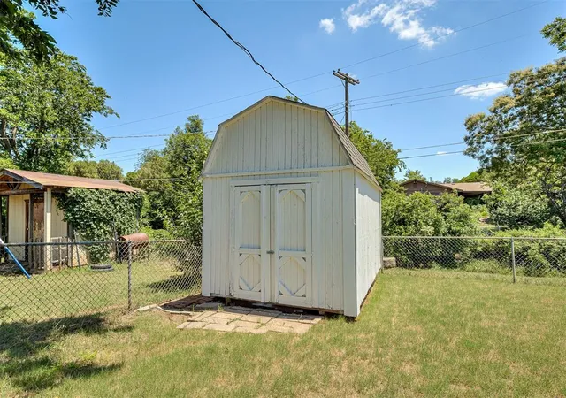 Homes for sale in Oklahoma City, OK | 6524 N Grove Ave, Oklahoma City, OK 73132 | MLS# 1235731