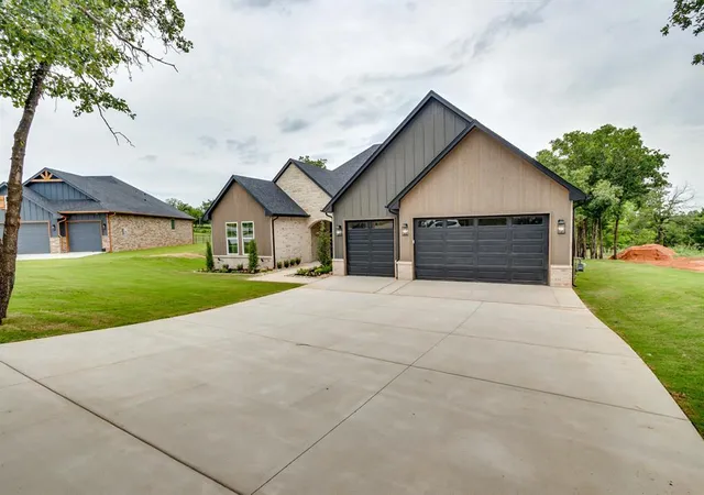 3rd image of 3024 Road Runner Ct, Guthrie, OK 73044 | MLS# 1235732