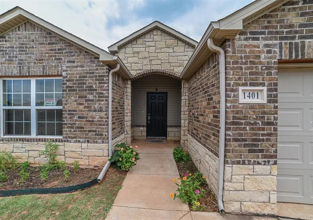 Photo 4 of Single family home for sale at 1401 Gypsum Pl, Noble, OK 73068 | MLS# 1235733 | Listing updated on 2026-06-23