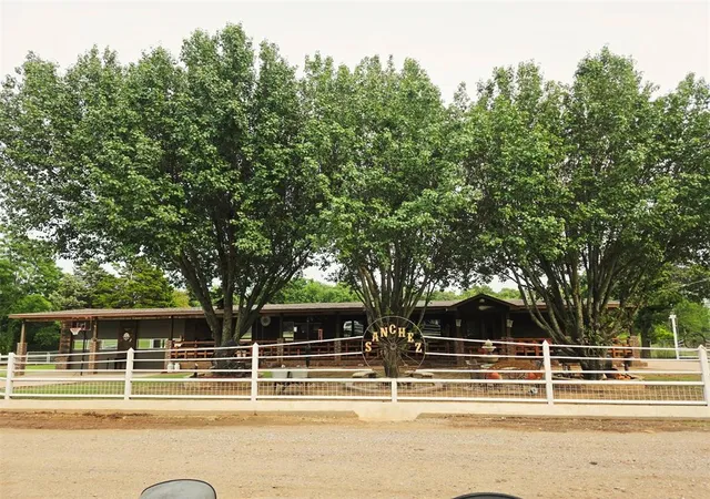 Photo 2 of Single family home for sale at 108 Woodland Dr, Edmond, OK 73025 | MLS# 1235737 | Listing updated on 2026-08-21