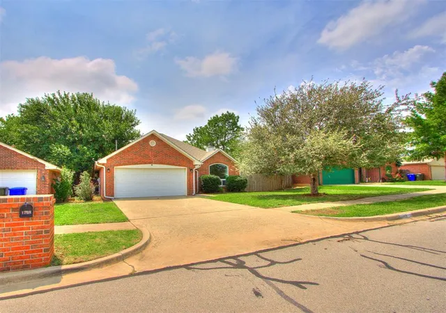 Homes for sale in Norman, OK | 1708 Hazelwood Dr, Norman, OK 73071 | MLS# 1235751