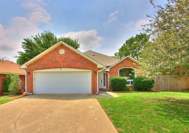 Homes for sale in Norman, OK | 1708 Hazelwood Dr, Norman, OK 73071 | MLS# 1235751