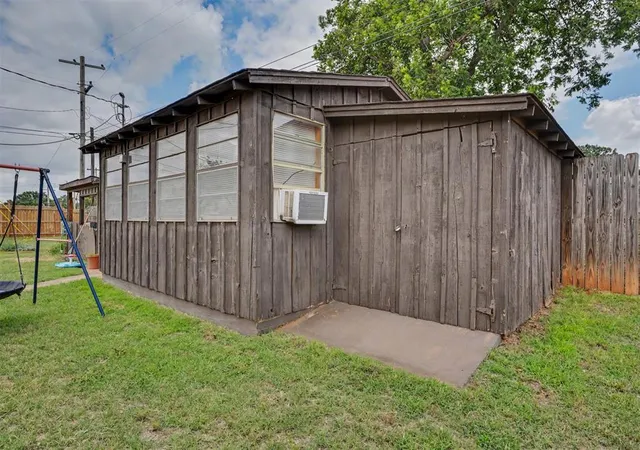 Homes for sale in Clinton, OK | 1034 Circle Dr, Clinton, OK 73601 | MLS# 1235756