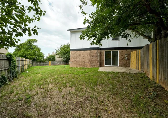 2nd image of 524 Westwood Ct, Oklahoma City, OK 73127