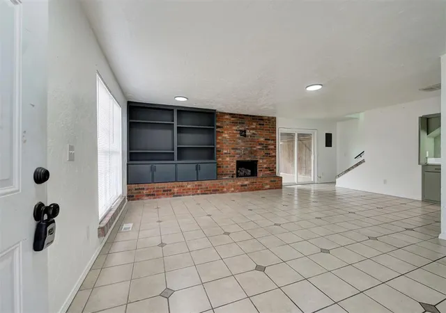 3rd image of 528 Westwood Ct, Oklahoma City, OK 73127