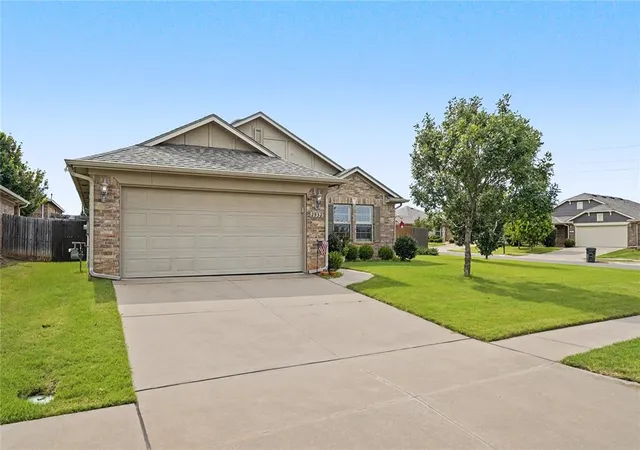 Homes for sale in Norman, OK | 2932 Trailwood Dr, Norman, OK 73069 | MLS# 1235818