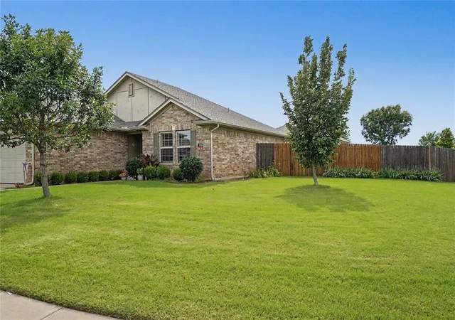 Homes for sale in Norman, OK | 2932 Trailwood Dr, Norman, OK 73069 | MLS# 1235818