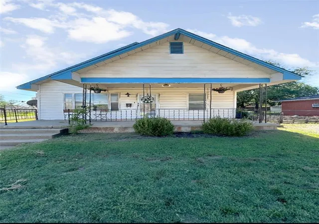 Homes for sale in Cordell, OK | 214 N Temple St, Cordell, OK 73632 | MLS# 1235825
