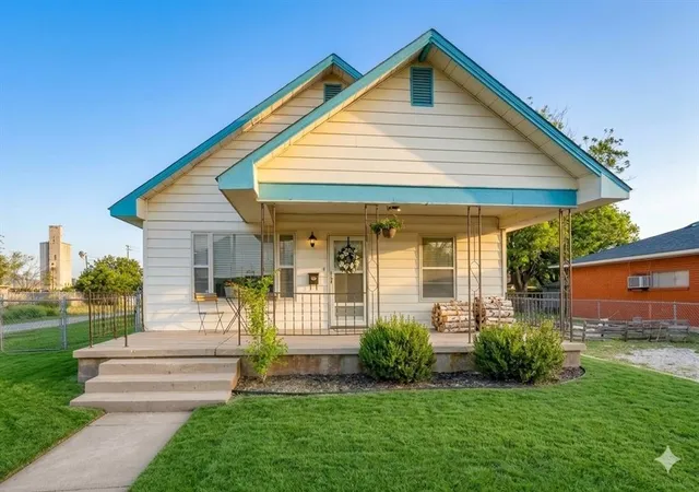 2nd image of 214 N Temple St, Cordell, OK 73632 | MLS# 1235825