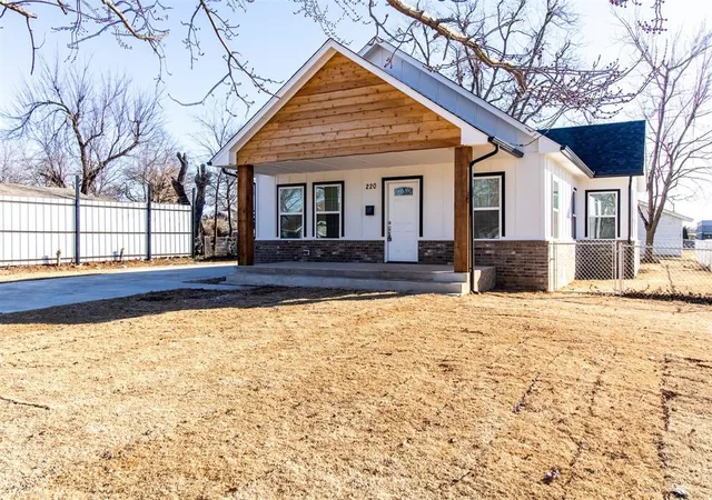 Photo 1 of Sale Pending at 220 Se 42nd Street, Oklahoma City, OK 73129 | MLS# 1235844 | Listing updated on 2026-08-24