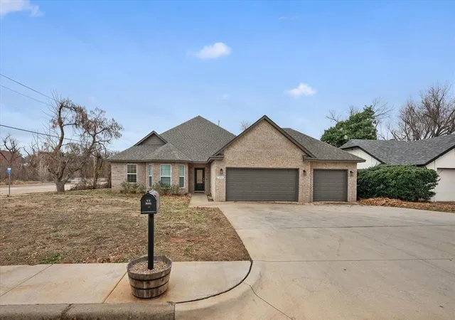 Photo 2 of Single family home for sale at 1416 Devonshire Ct, Edmond, OK 73034 | MLS# 1235853 | Listing updated on 2026-09-14