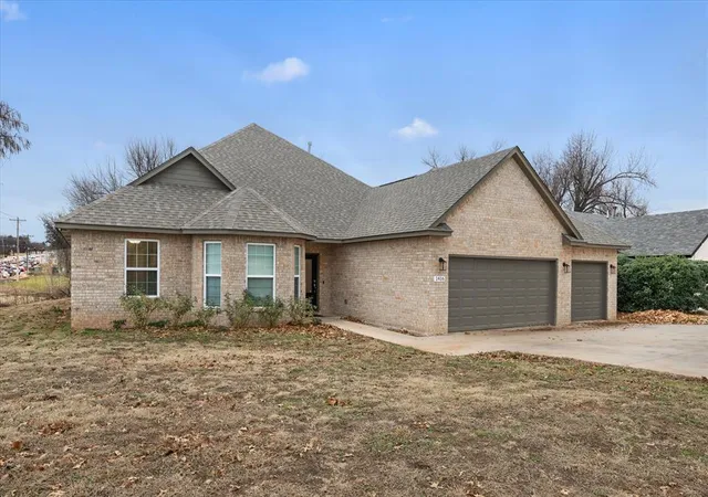 Photo 3 of Single family home for sale at 1416 Devonshire Ct, Edmond, OK 73034 | MLS# 1235853 | Listing updated on 2026-09-14