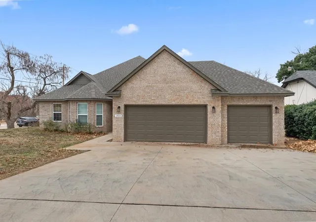 Photo 3 of Single family home for sale at 1416 Devonshire Ct, Edmond, OK 73034 | MLS# 1235853 | Listing updated on 2026-09-14