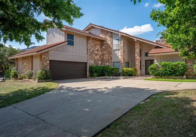 Photo 2 of Single family home for sale at 3021 Raintree Rd, Oklahoma City, OK 73120 | MLS# 1235869 | Listing updated on 2026-07-14
