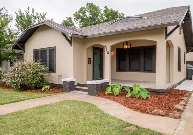 Homes for sale in Lawton, OK | 610 Nw Dearborn Ave, Lawton, OK 73507 | MLS# 1235892
