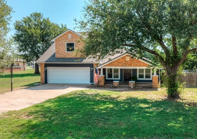 Photo 1 of Single family home for sale at 112 N Broadway St, Crescent, OK 73028 | MLS# 1235895 | Listing updated on 2026-09-01