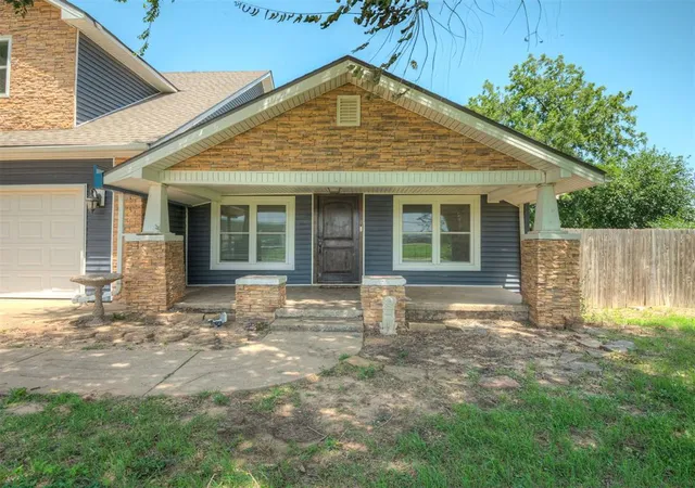 Homes for sale in Crescent, OK | 112 N Broadway St, Crescent, OK 73028 | MLS# 1235895