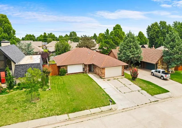 Photo 2 of Single family home for sale at 313 E Platt Dr, Yukon, OK 73099 | MLS# 1235897 | Listing updated on 2026-08-19