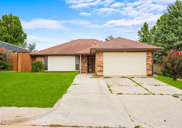 Photo 3 of Single family home for sale at 313 E Platt Dr, Yukon, OK 73099 | MLS# 1235897 | Listing updated on 2026-08-19